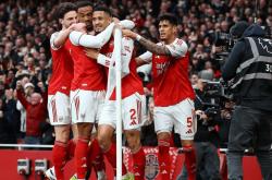 买世界杯app网站 -2-1險(xiǎn)胜！乌龙球+红牌，阿森纳掀(xiān)翻切尔西，曼(màn)城被甩开5分